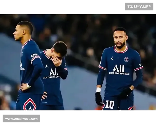 更衣室视角：巴黎洲际杯夺冠后球员狂欢视频流出